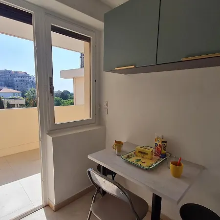 T3 Le President Proche Pinede * アンティーブ